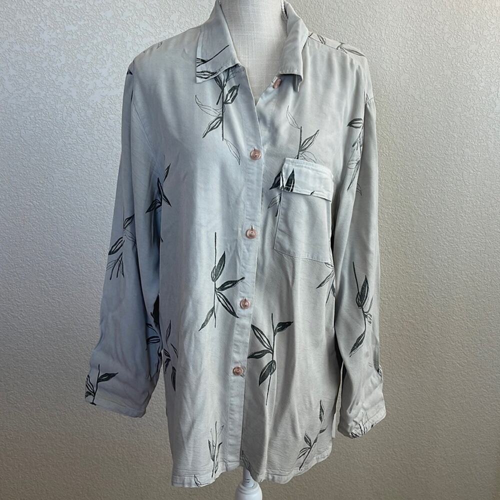 Women’s Outfit JPR Tan Leaf Design Button Down Shirt Size Large